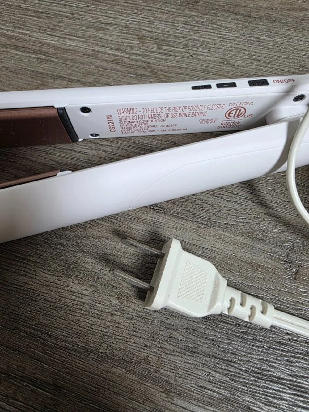 Conair Double Ceramic Flat Iron 1-inch Plates Five Heat Settings CS221N